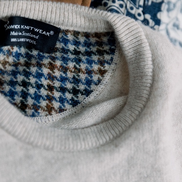 Hawick 100% Lambswool Sweater - Cream with Houndstooth Elbow Patches - Size M - Picture 10 of 12